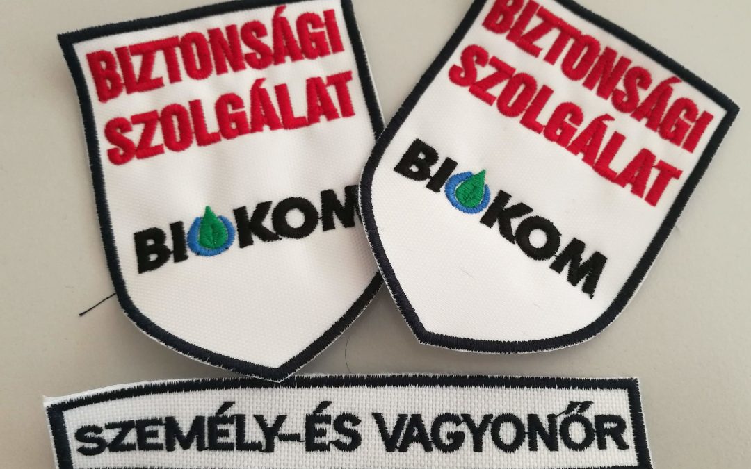 Két folt „biokom” és „biokom” szavakkal.