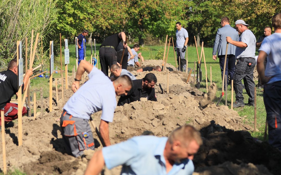 Címvédés történt a pécsi sírásó versenyen